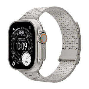 Bracelet hexagonal en acier inoxydable DLC gris clair, finition mate, design moderne avec maillons reliés, fermeture.