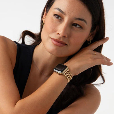 Bracelet Apple Watch en acier inoxydable or rose à maillons double chaîne élégante avec fermoir sécurisé.