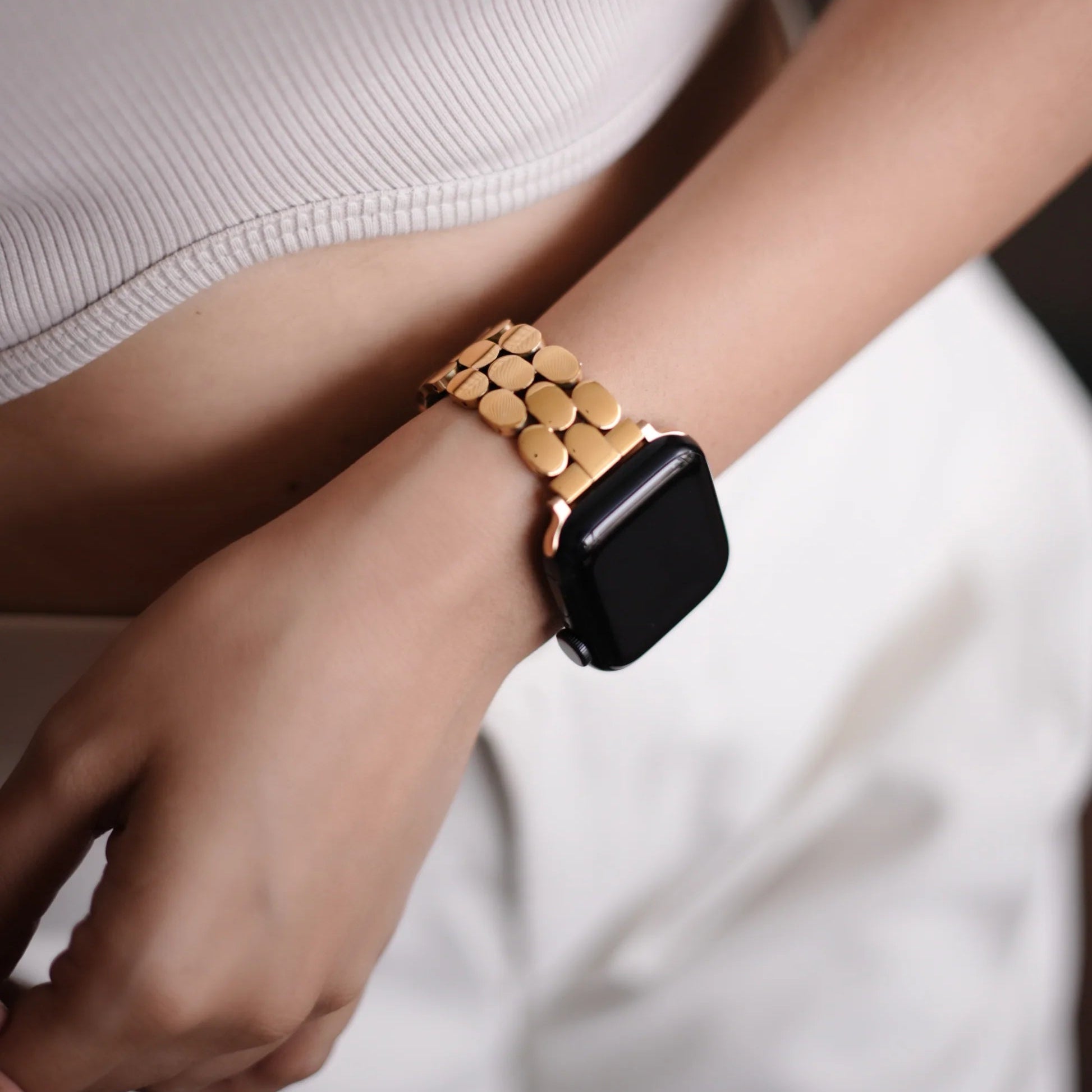 Apple Watch-armband van roestvrij staal, goudkleurige ovale schakels, moderne elegantie voor Apple Watch, vouwsluiting, model Shounie