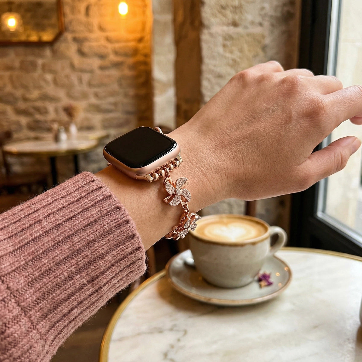 Apple Watch Armband aus Metalllegierung, drehbare Lotusblume, verstellbare Clip-Glieder, für Damen, Modell Lossia