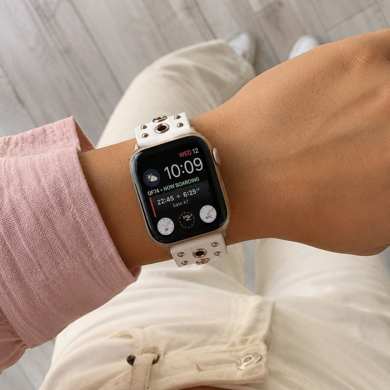 Bracelet Apple Watch en croûte de cuir ornée de rivets métalliques, boucle réglable, style affirmé, modèle Tika