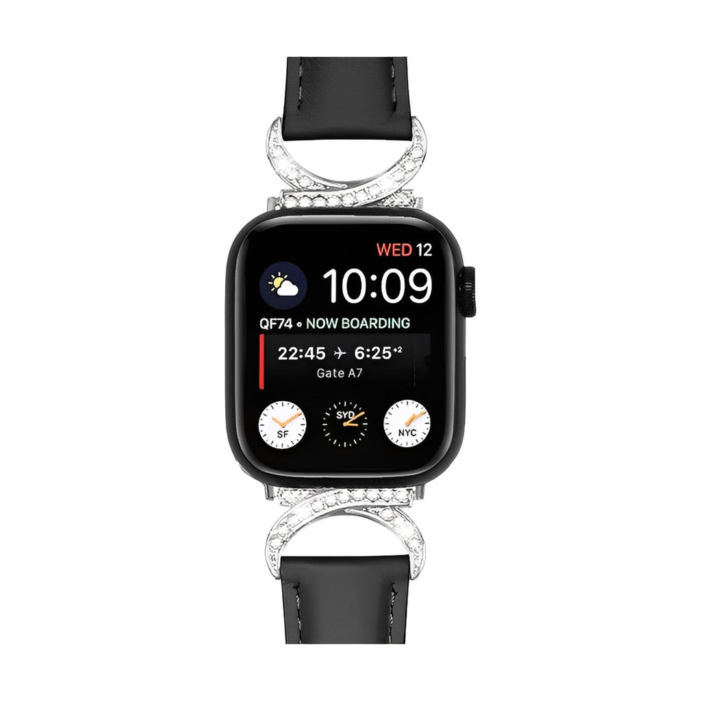 Bracelet Apple Watch en cuir noir avec boucle en C en métal argenté incrustée de strass scintillants.