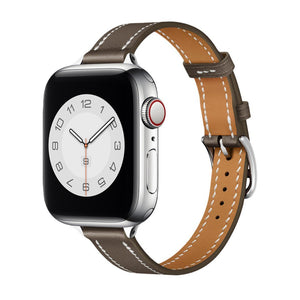 Bracelet Apple Watch en cuir marron avec couture blanche contrastée et boucle argentée ajustable.