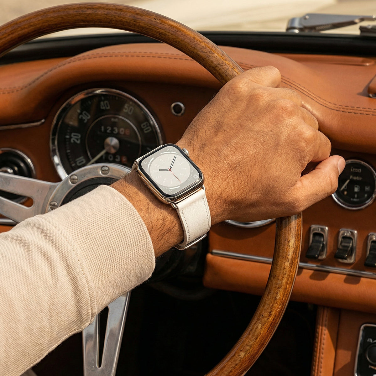 Apple Watch Bracelet in Calfskin Leather, Contrasting Stitching, Pin Buckle Clasp, Krynn Model