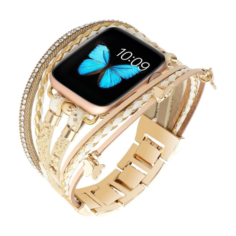Bracelet Apple Watch multi-rangs en cuir doré, orné de strass brillants, fermoir boucle papillon élégant.