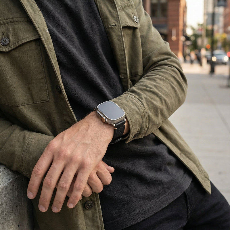 Full-grain leather Apple Watch bracelet, sturdy vintage finish, steel clasp, secure and comfortable fit, Anclède model