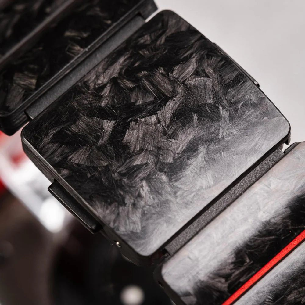 Bracciale per Apple Watch in fibra di carbonio nera e FKM, design tecnico testurizzato con chiusura magnetica di sicurezza, modello Rey