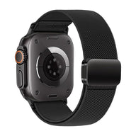 Bracelet Apple Watch en nylon noir respirant avec fermeture magnétique invisible et design ergonomique.