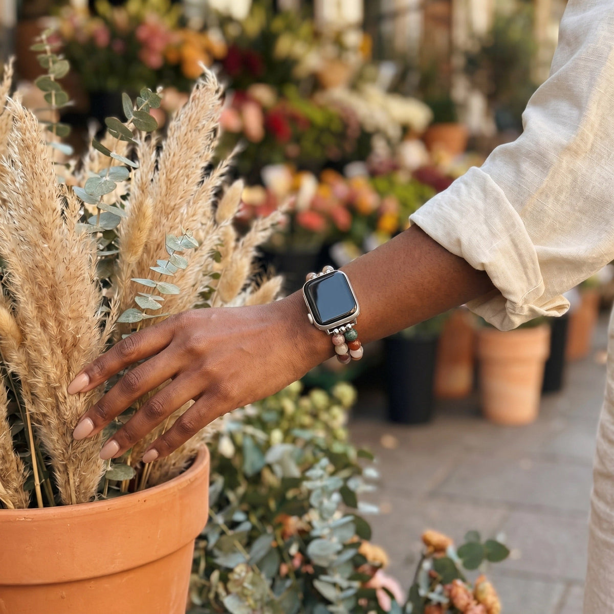 Apple Watch Armband aus Natursteinen, doppelreihig mit Perlen, Metallglieder, Modell Spedzire