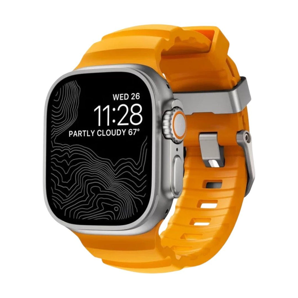 Bracelet Apple Watch en silicone orange renforcé avec boucle métallique solide, compatible 44-49mm, style moderne.