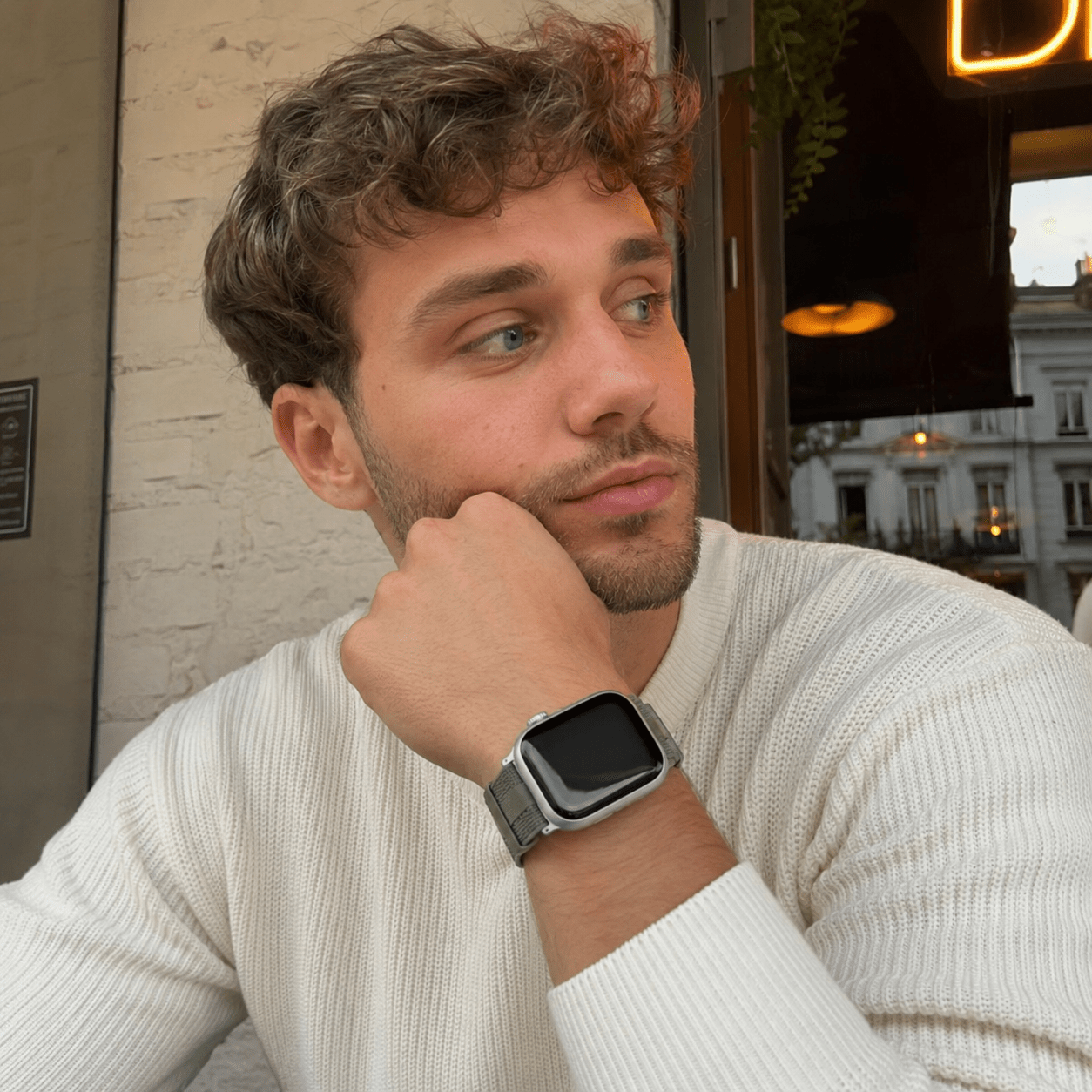 Pulsera para Apple Watch de silicona texturizada, con hebilla resistente de acero inoxidable, que ofrece una comodidad absoluta, modelo Guetta