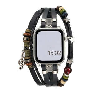 Bracelet Apple Watch noir en simili vegan tressé avec perles colorées, pendentif clé de sol argenté et fermoir acier.