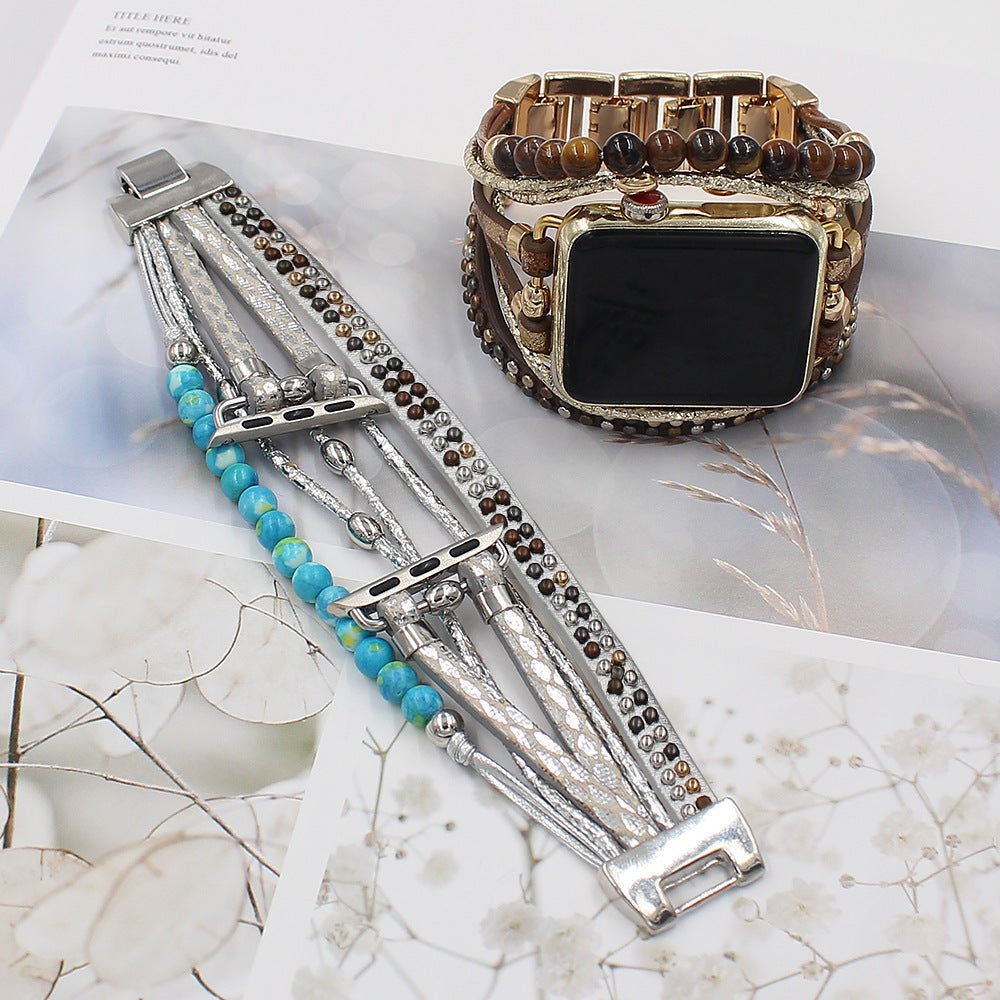 Bracelet Apple Watch large manchette en cuir tressé marron avec pierres naturelles et perles turquoise sur bracelet argenté.