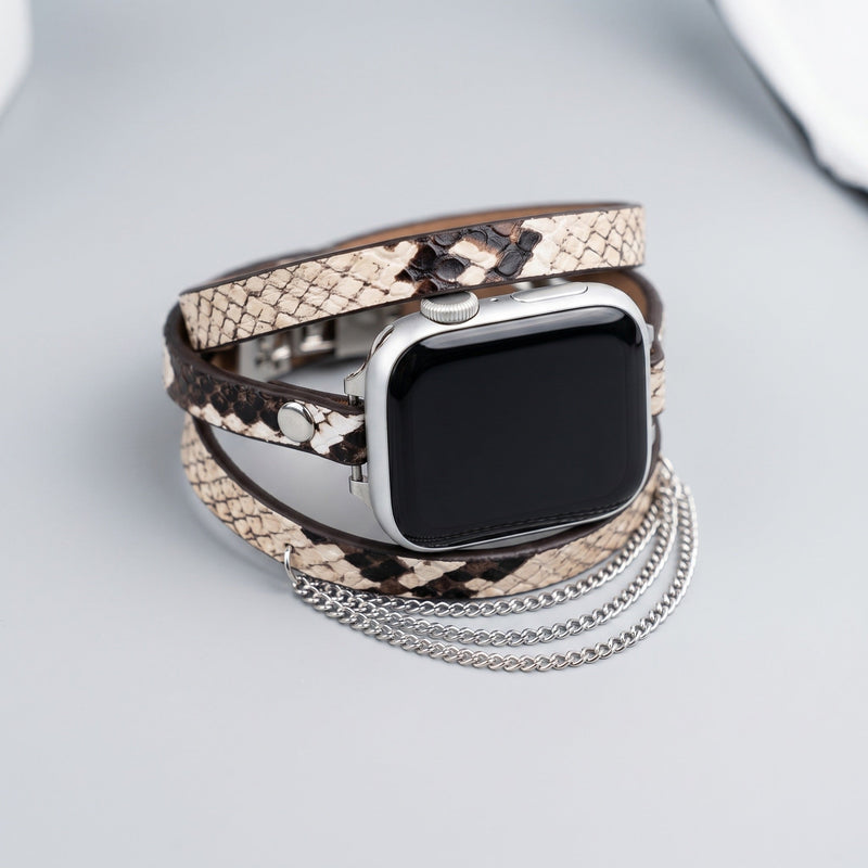 Pulseira Apple Watch para mulher, couro com padrão de serpente, correntes em aço inoxidável, elos ajustáveis, pulseira tripla, modelo Philyra