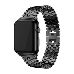 Bracelet Apple Watch en métal noir, mailles alvéolées effet ruche, fermoir invisible, design élégant et moderne.