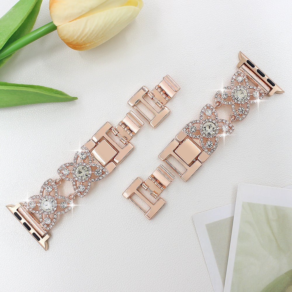 Women's metal Apple Watch bracelet, clover pattern set with sparkling zircons, elegant decorative link, Yadna model