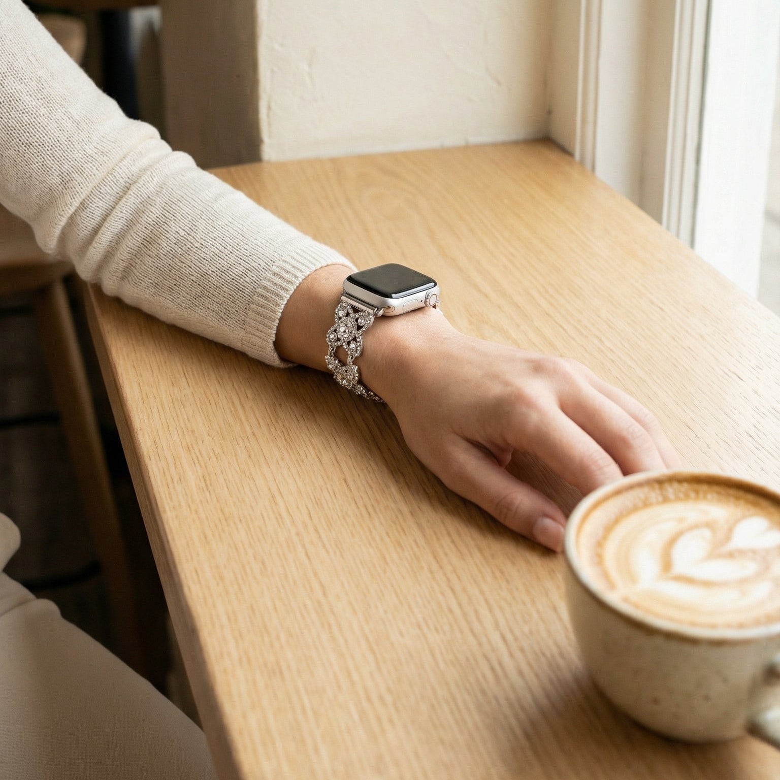 Damesarmband voor Apple Watch van metaal, met klavermotief bezet met fonkelende zirkonia, sierlijke schakel, model Yadna