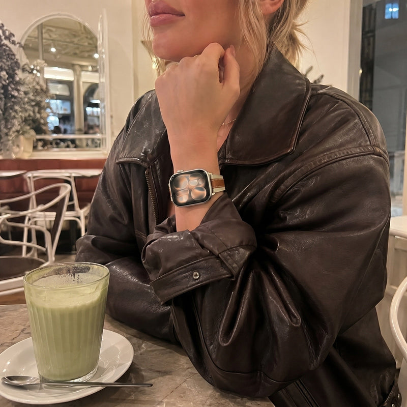 Brățară pentru Apple Watch damă din silicon bicolor, cu cataramă tip ardillon din oțel inoxidabil, cusătură tip sellerie, compatibilă cu toate seriile, model Warna