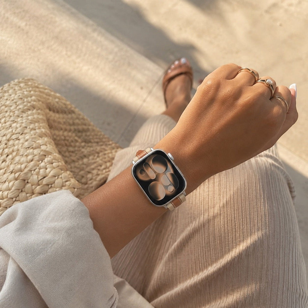 Brățară pentru Apple Watch damă din silicon bicolor, cu cataramă tip ardillon din oțel inoxidabil, cusătură tip sellerie, compatibilă cu toate seriile, model Warna