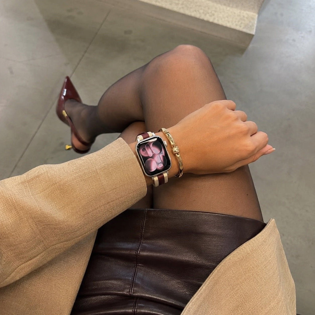 Brățară pentru Apple Watch damă din silicon bicolor, cu cataramă tip ardillon din oțel inoxidabil, cusătură tip sellerie, compatibilă cu toate seriile, model Warna