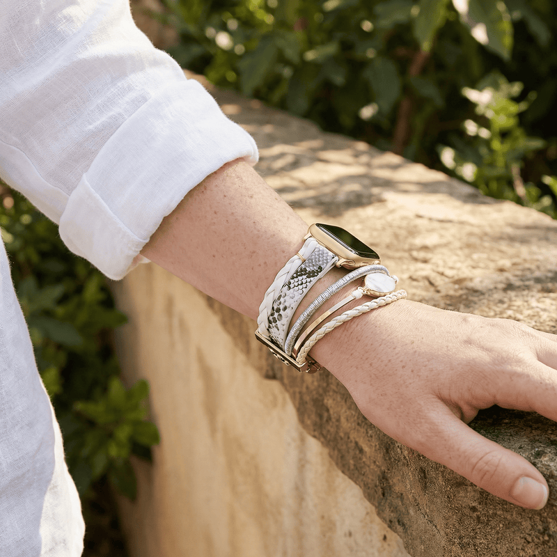 Bracelet Apple Watch femme, lanières croisées, effet peau de serpent, alliage robuste, finition élégante, modèle Harmosa