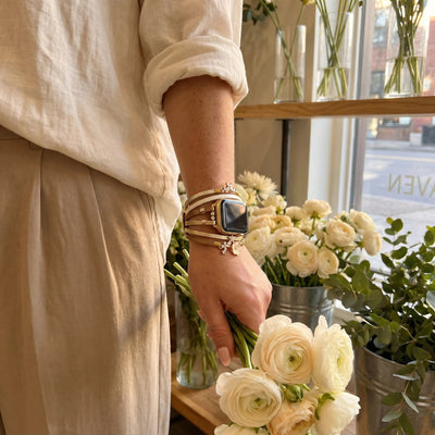 Bracelet Apple Watch habillé femme, en cuir, bracelet multi-tours doré, bracelet look floral, modèle Florence