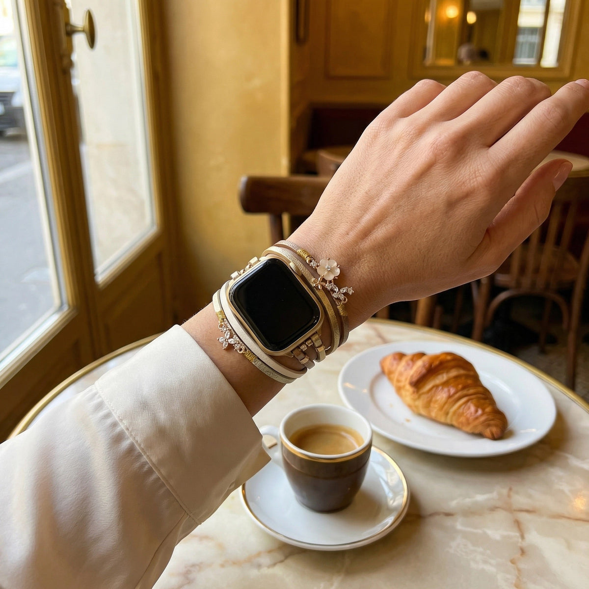 Bracelet Apple Watch habillé femme, en cuir, bracelet multi-tours doré, bracelet look floral, modèle Florence