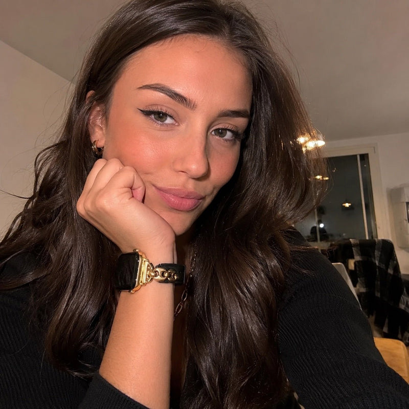 Brazalete Apple Watch malla marina, correa fina ajustable con hebilla, acabados dorados, plateados y negros, modelo Malsa
