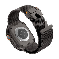Bracelet Apple Watch maille milanaise en acier inoxydable noir avec fermoir sécurité parachute tactique robuste.
