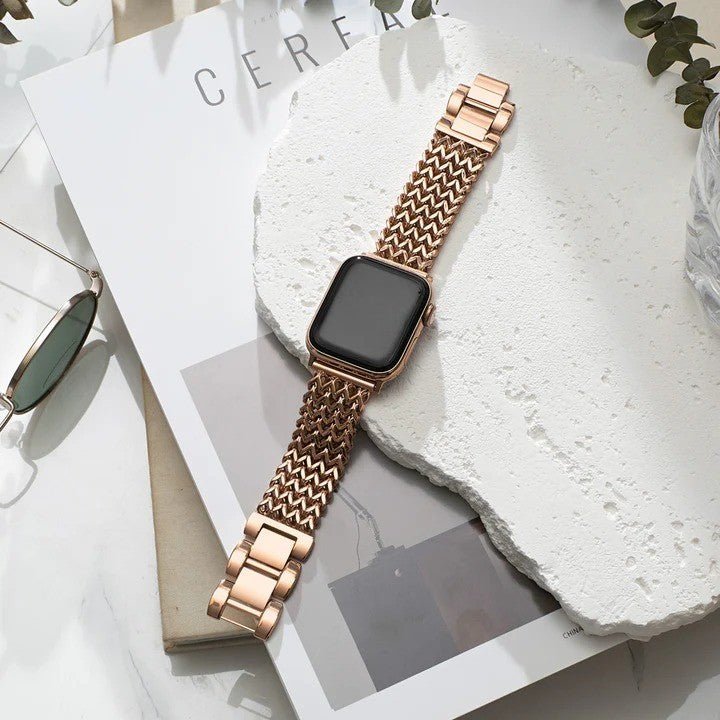 Bracelet Apple Watch maille Spiga en acier inoxydable finition or rose brillante, maillons tressés raffinés, style élégant.