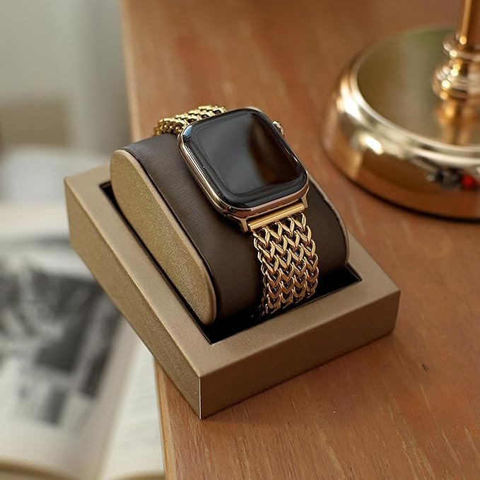 Bracelet Apple Watch maille Spiga argentée brillante à maillons fins entrelacés, style élégant et moderne.