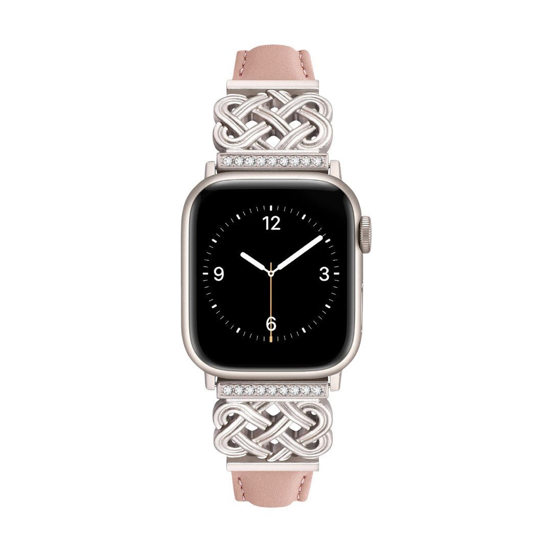 Bracelet pour Apple Watch en cuir rose pâle avec motifs tressés en métal argenté et zircon, nœud celtique élégant.