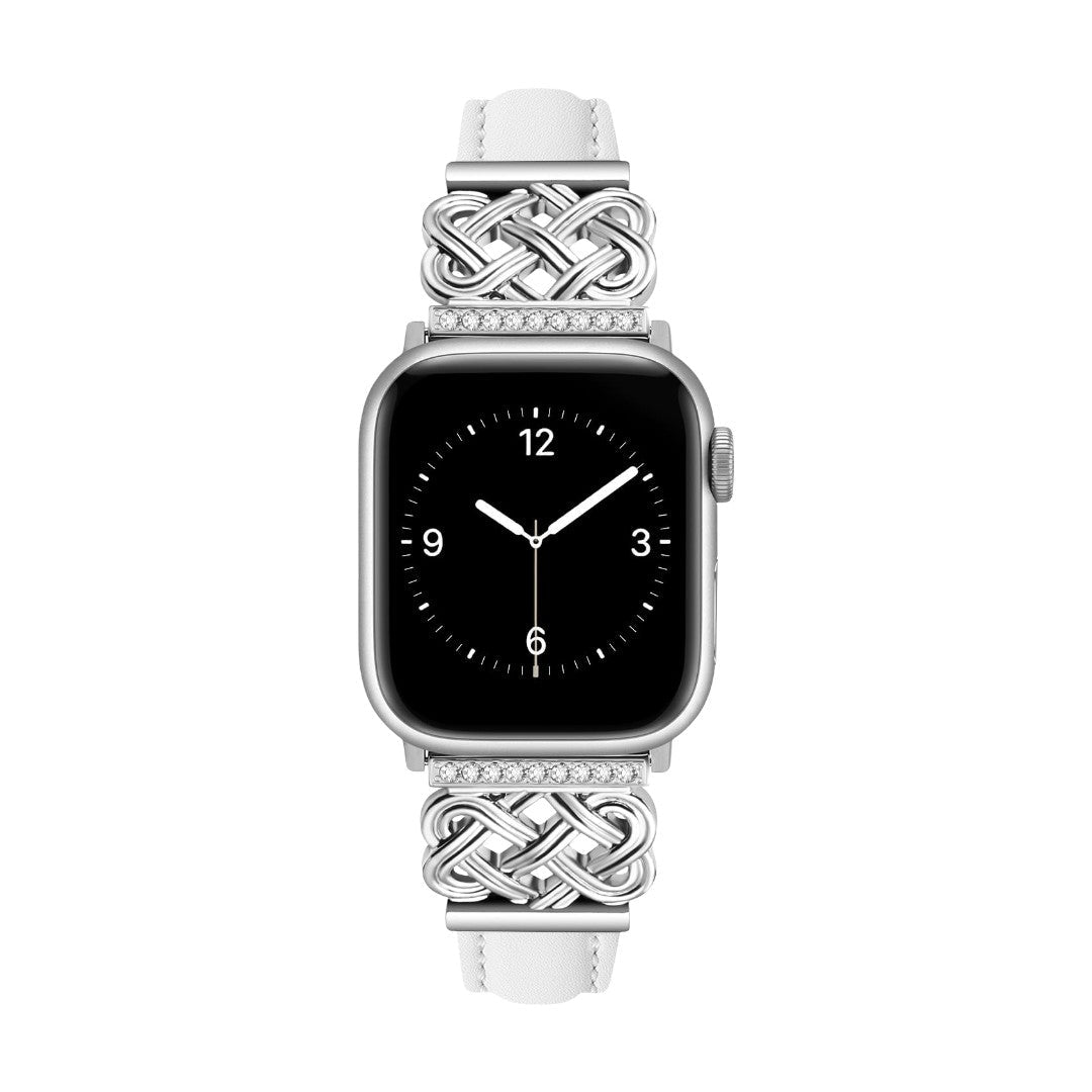 Bracelet pour Apple Watch en cuir blanc avec inserts métal argenté tressé et nœud celtique orné de zircons blancs.