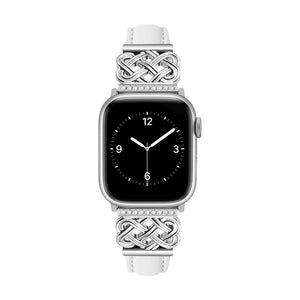 Bracelet pour Apple Watch en cuir blanc avec inserts métal argenté tressé et nœud celtique orné de zircons blancs.