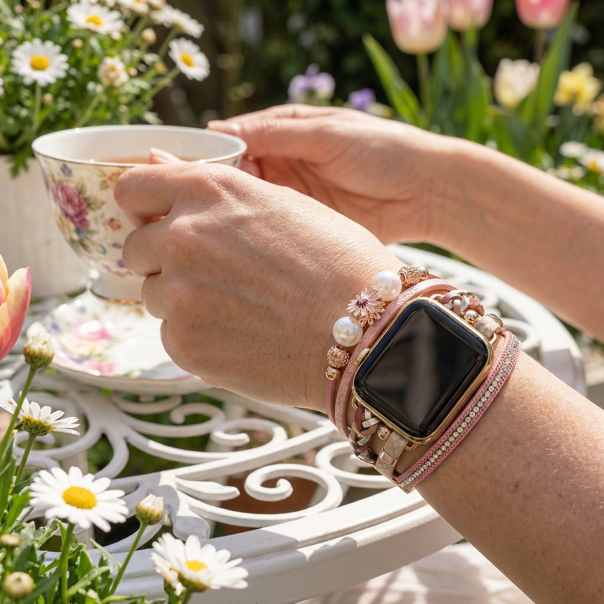 Bracelet Apple Watch, multi-rangs, charm fleur, pour femme, modèle Liberta