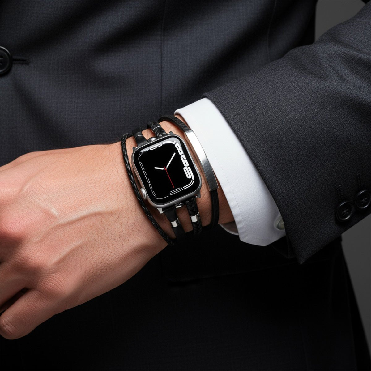 Bracelet multi-rangs Apple Watch noir en simili cuir tressé avec métaux argentés et plaque personnalisable.