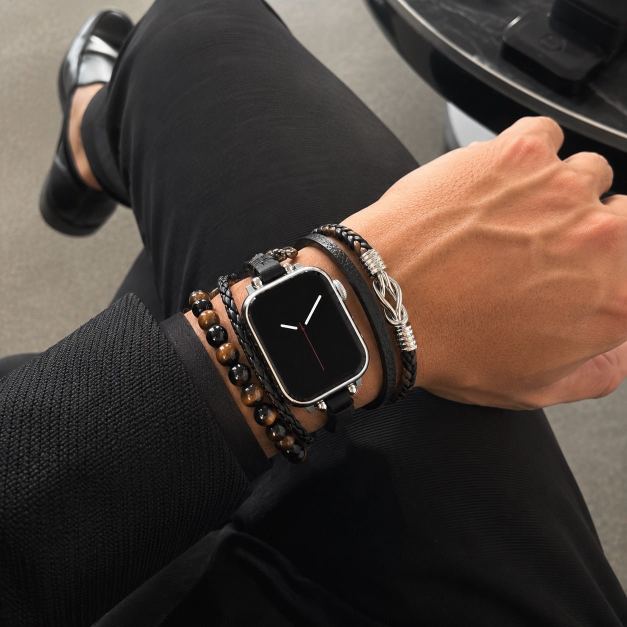Pulsera para Apple Watch de múltiples hileras, con cuentas de ojo de tigre y ónix, nudo celta, cierre ajustable, modelo Arcane