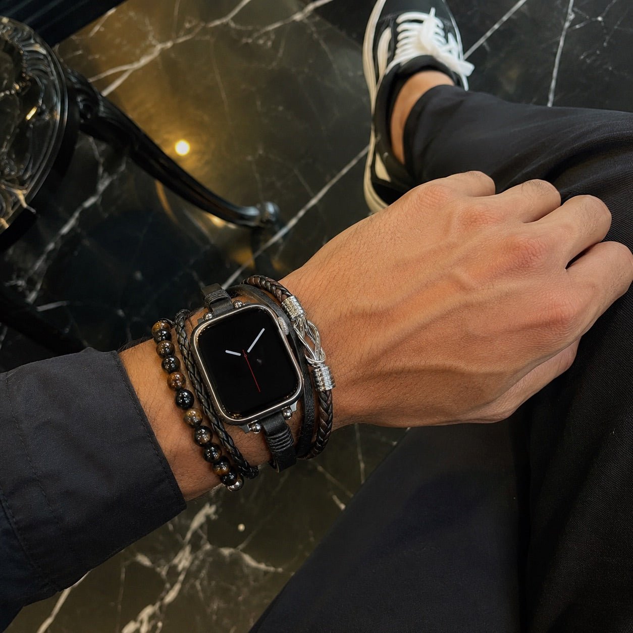 Pulsera para Apple Watch de múltiples hileras, con cuentas de ojo de tigre y ónix, nudo celta, cierre ajustable, modelo Arcane