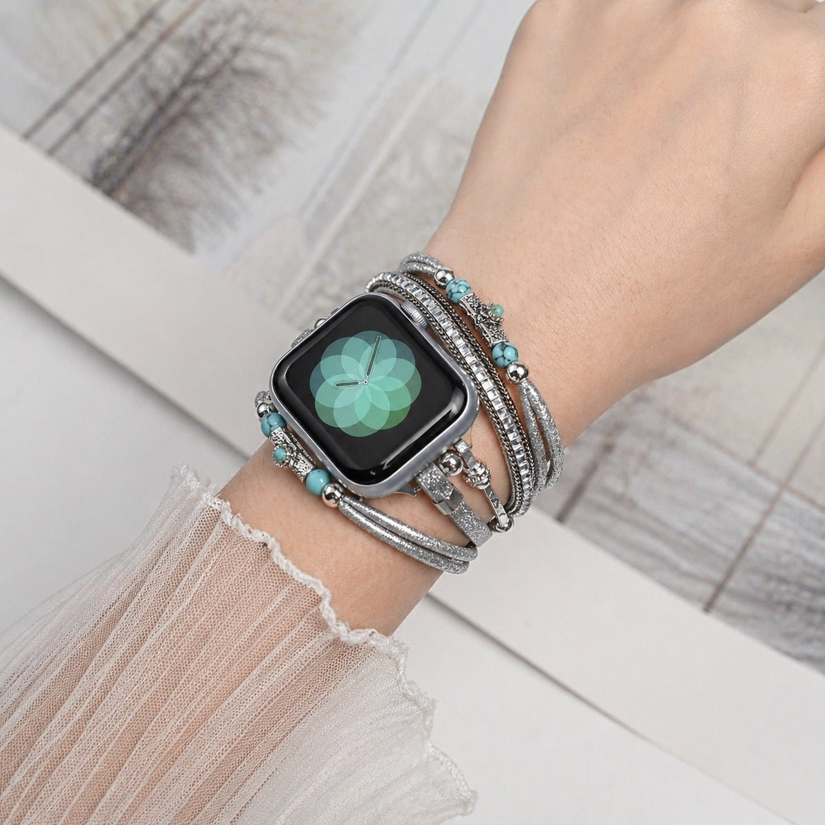Apple Watch Armband mit mehreren Reihen, türkisfarbenen Perlen und funkelnden Bändern, vergoldete oder versilberte Ausführung, für Damen, Modell Christine
