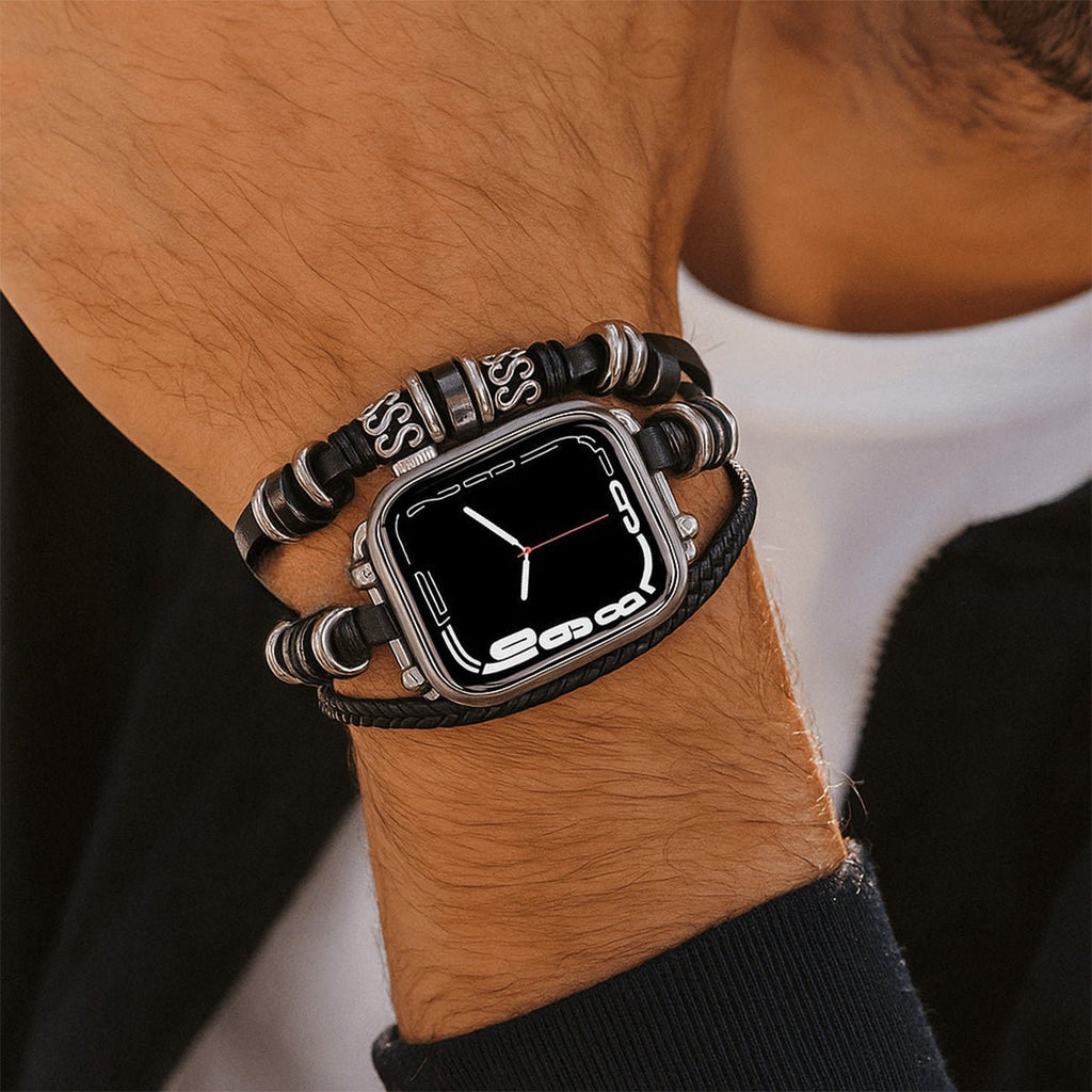 Bracelet pour Apple Watch multi-rangs avec lanières tressées en cuir noir et perles en acier argenté, style ajustable homme.