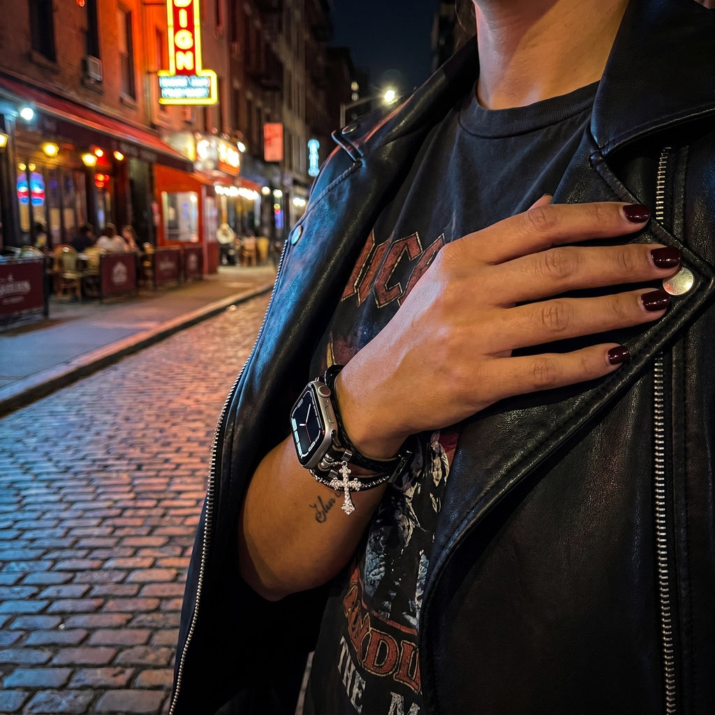 Apple Watch Multireihen-Armband für Damen, Armband aus Kunstleder mit christlichem Kreuz, verstellbare Clip-Glieder, Modell Stravada