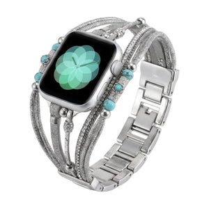 Bracelet multirangs pour Apple Watch avec perles turquoise et cordes argentées brillantes, fermoir métal argenté.