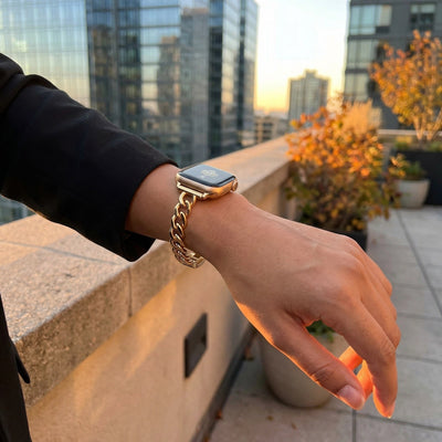 Pulseira para Apple Watch, malha cubana em liga polida, ajustável com fecho de encaixe, para senhora, modelo Kinesse