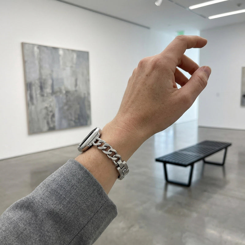 Apple Watch Bracelet for Women, Fine Curb Chain in Metal Alloy, Adjustable with Clip-On Links, Shiny Finish, Elegant Accessory, Kinesse Model