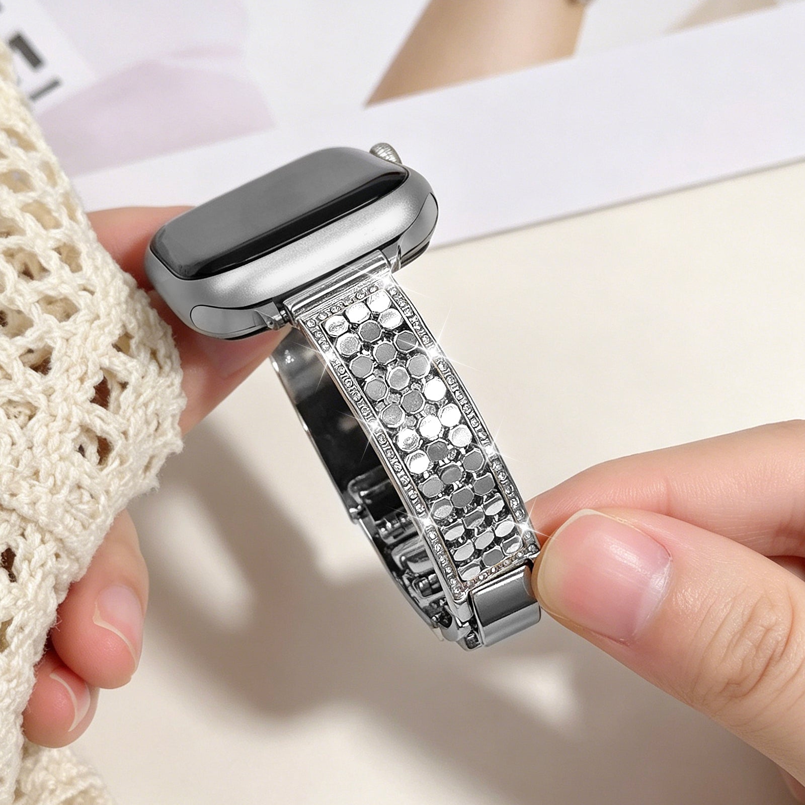 Apple Watch Bracelet for Women, Hexagonal Mesh in Metal Alloy, Shiny Details, Adjustable Clasp, Simia Model