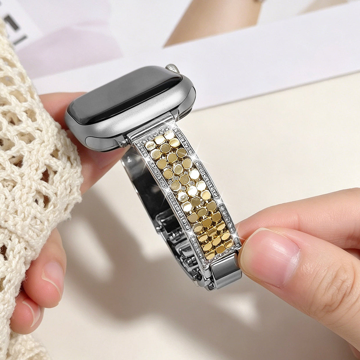 Apple Watch Bracelet for Women, Hexagonal Mesh in Metal Alloy, Shiny Details, Adjustable Clasp, Simia Model