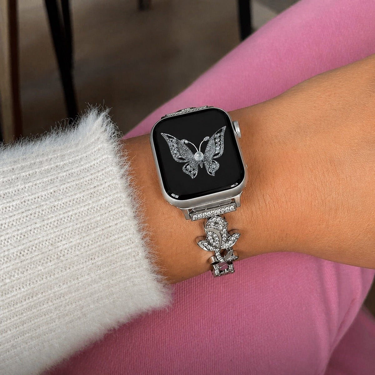 Bracelet Apple Watch motif rose pavé de zircons, maillons ajustables, modèle Billia