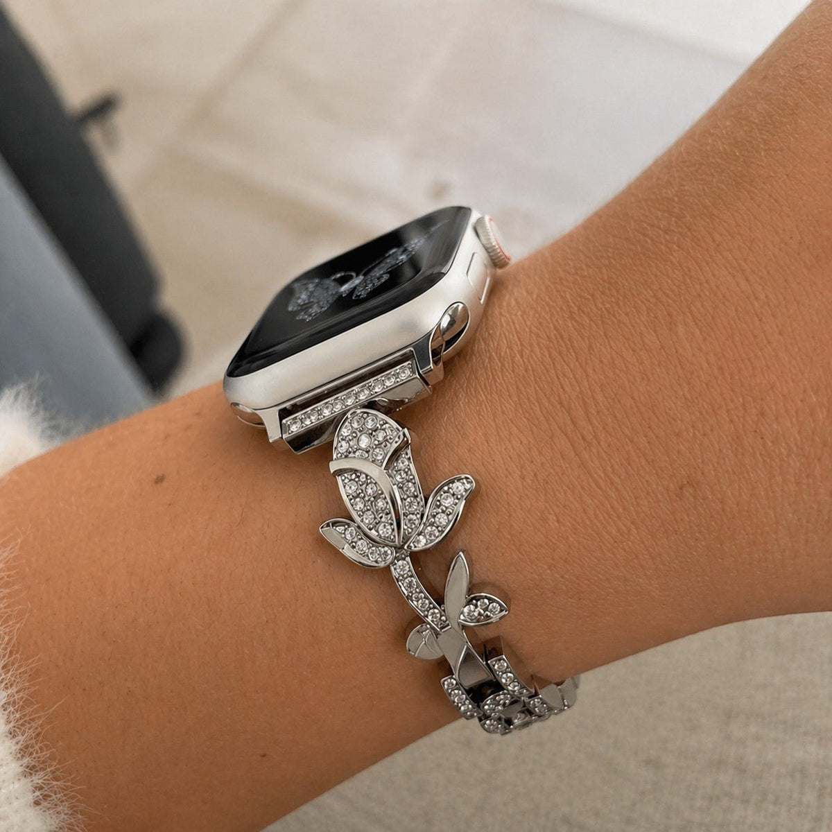 Bracelet Apple Watch motif rose pavé de zircons, maillons ajustables, modèle Billia