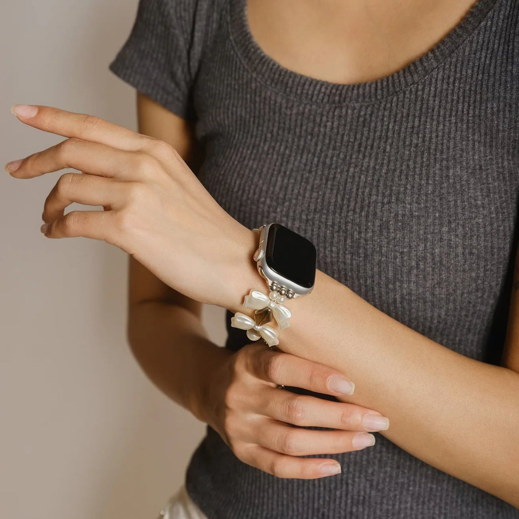 Bracelet Apple Watch, pour femme, perles et ruban métallique style satin, modèle Izuta - La Boutique du Bracelet