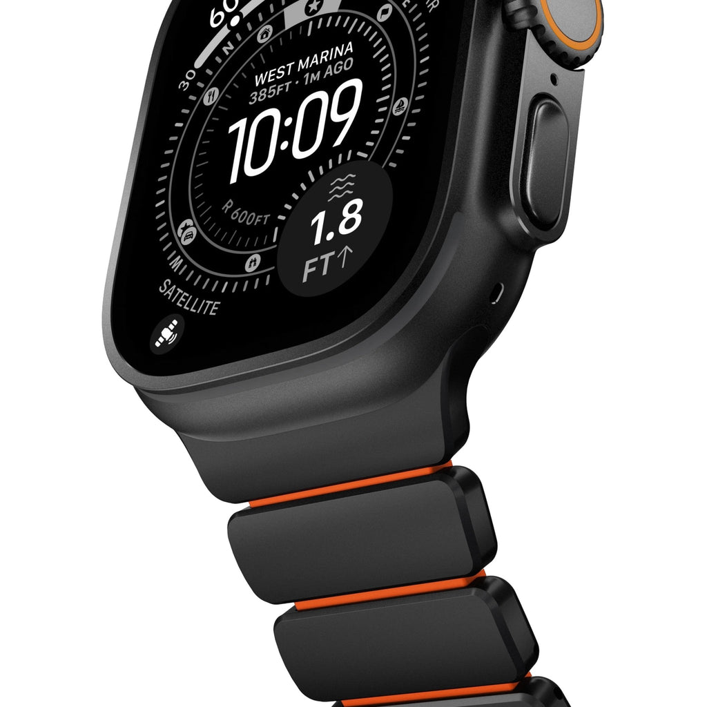 Bracelet Apple Watch souple noir en titane Grade 4 avec accents orange, design robuste et élégant.